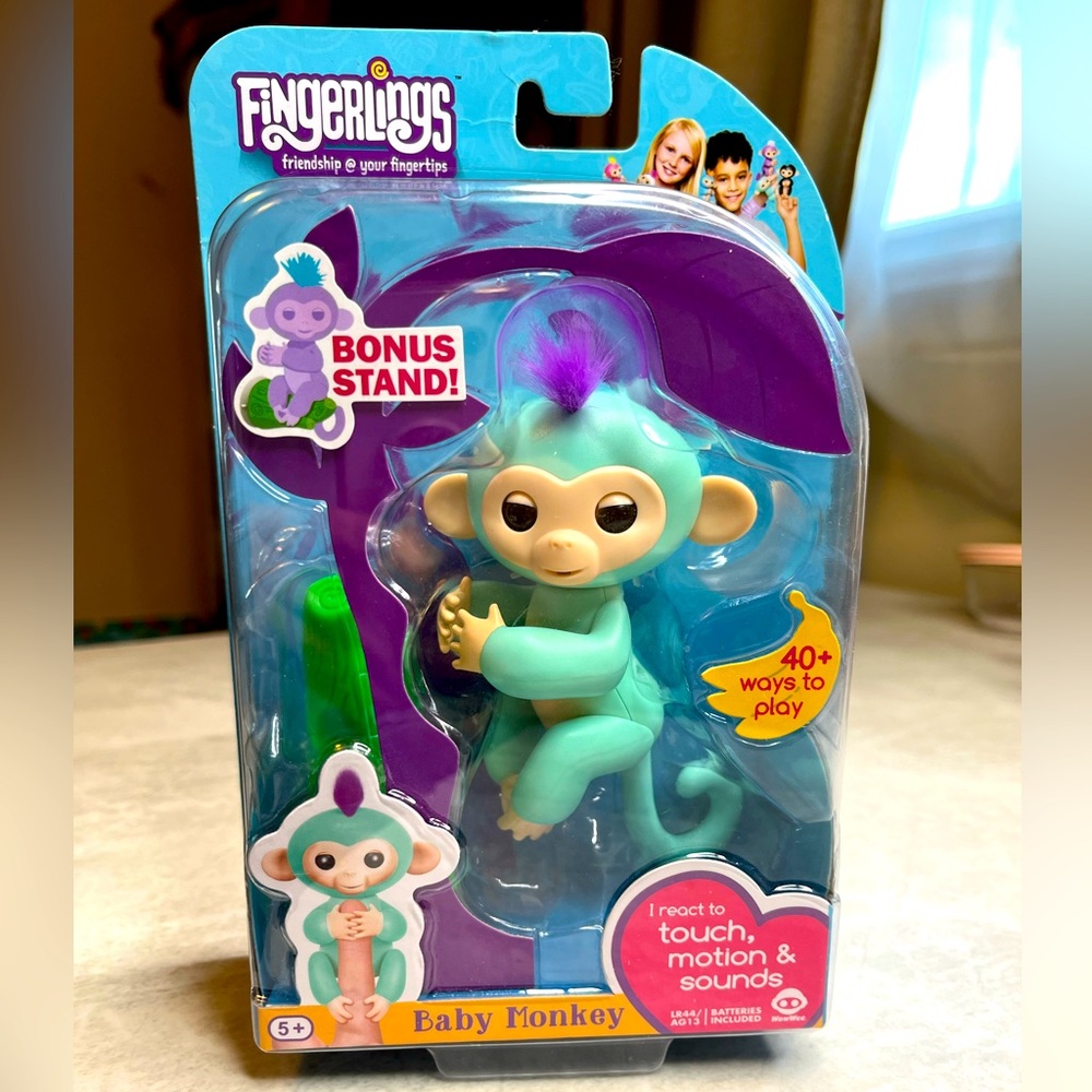 Brand New Fingerlings Baby Monkey Zoe